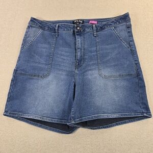 Faith Jeans Women’s 22W Del Mar Wash Stretch Denim Shorts Blue